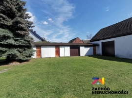 Dom z zabudowaniami - PoŁęcko